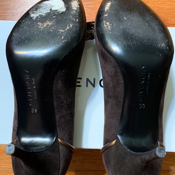 Authentic Givenchy Suede Pumps - Picture 4 of 10